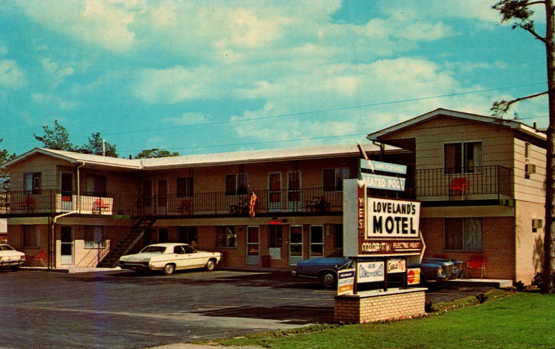 Super 8 by Wyndham Bridgeview (Lovelands Motel) - Postcard (newer photo)